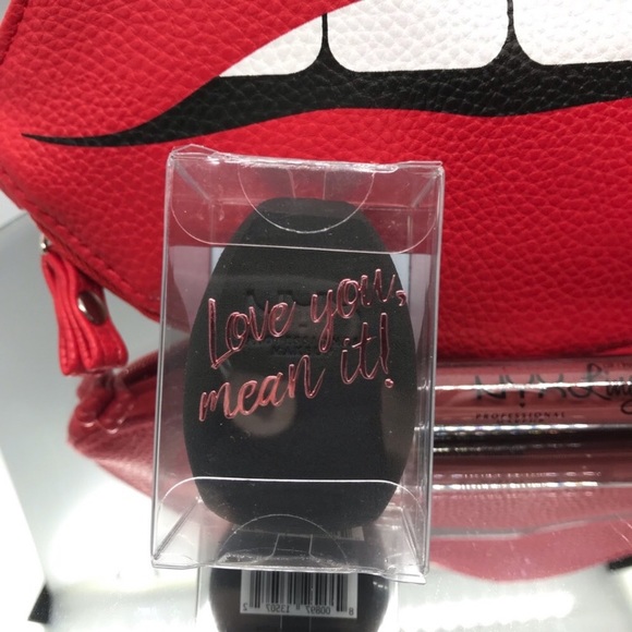 3-Piece NYX Professional Makeup Kit with Wristlet! - Picture 6 of 7